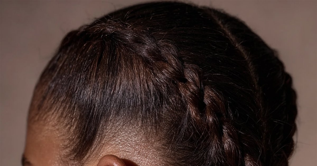 Coiffures à risque : tresses serrées, extensions, queue-de-cheval — zones de traction folliculaire